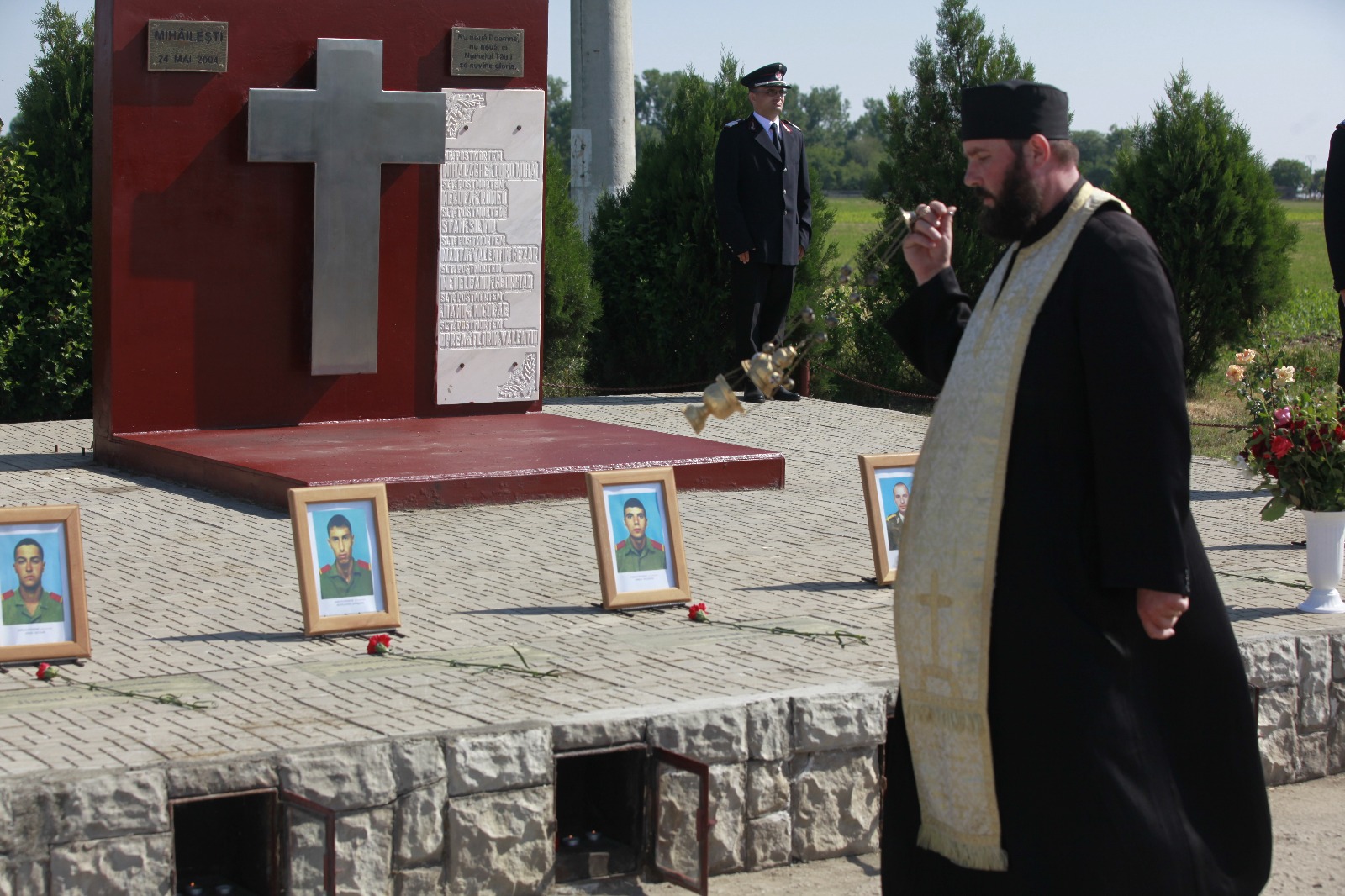FOTOREPORTAJ: 14 ani de la tragedia din Mihăilești: "Sunt ani de durere, de lacrimi, de neputință și de boală"