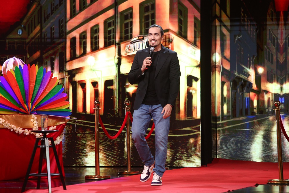 Alexandru Minculescu, invitat special la „Stand-Up Revolution”: „Omul, când a văzut circul ăsta, a venit din prima, direct”