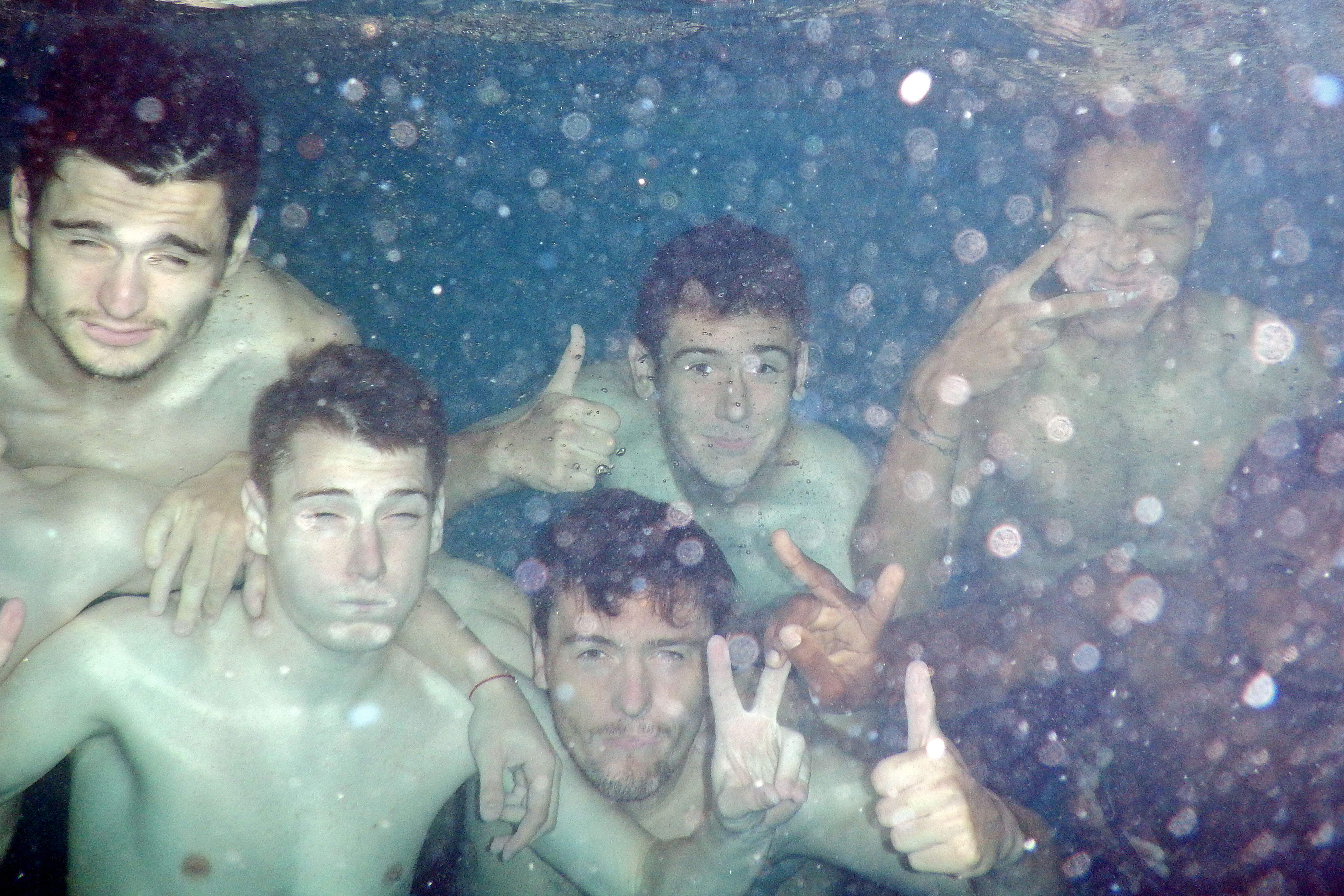 SUPER GALERIE FOTO / ”Suntem câinii din Atlantis!”. Selfie sub apă!