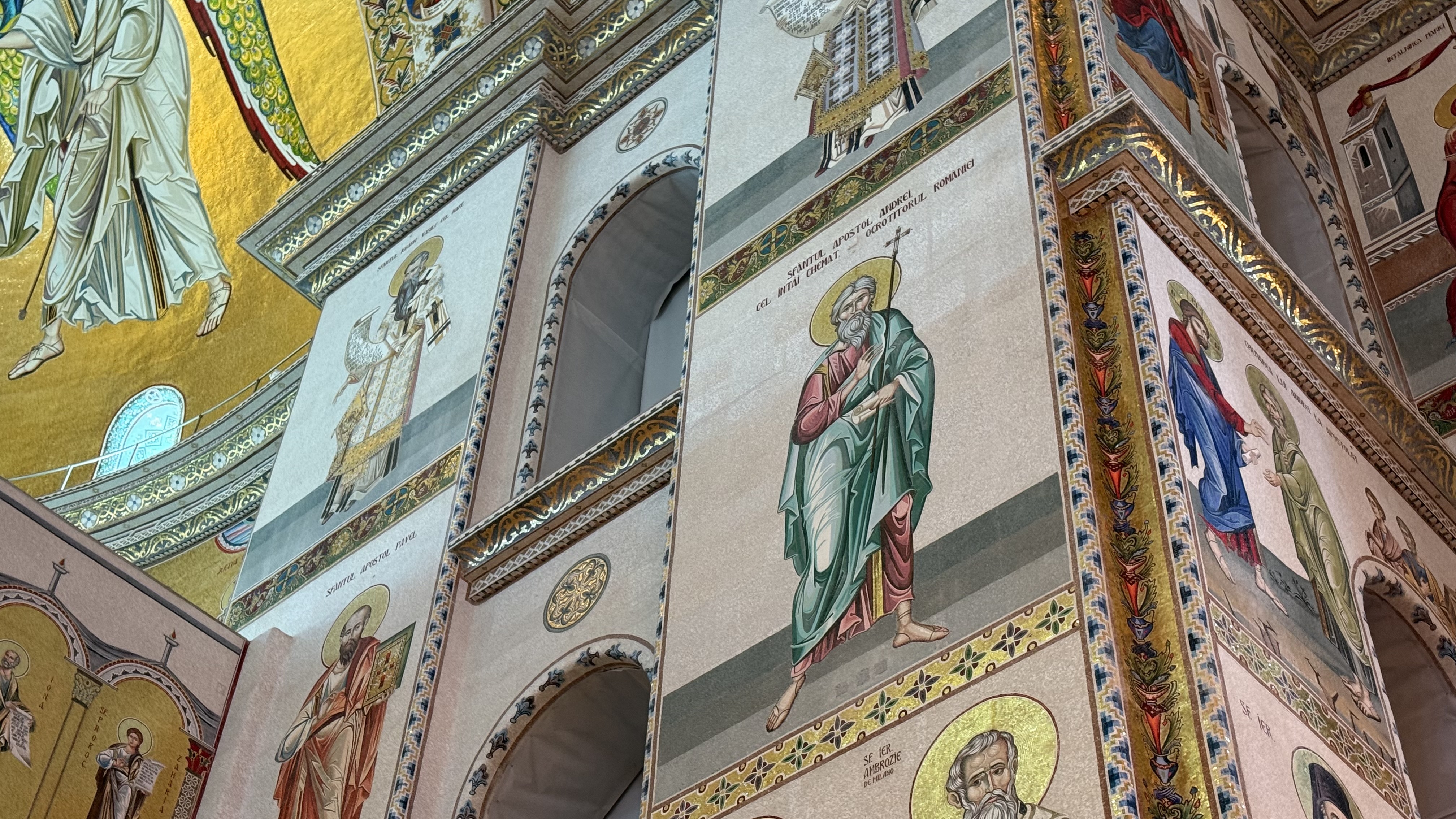 A doua zi de Crăciun la Catedrala Națională. Mii de credincioși au venit din țară și din străinătate să viziteze cea mai mare biserică ortodoxă din lume