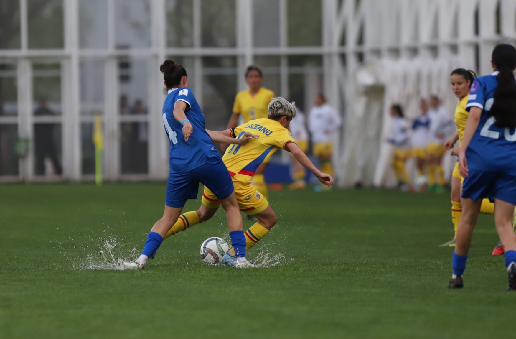 Meciul România - Cipru, în preliminariile CM de fotbal feminin, întrerupt din cauza furtunii din București