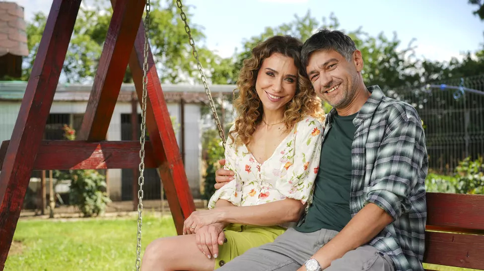 Actorii Bogdan Albulescu și Andreea Vasile, vacanță împreună: „Timp cu familia, liniște și bucurie”. Ce au făcut în Grecia