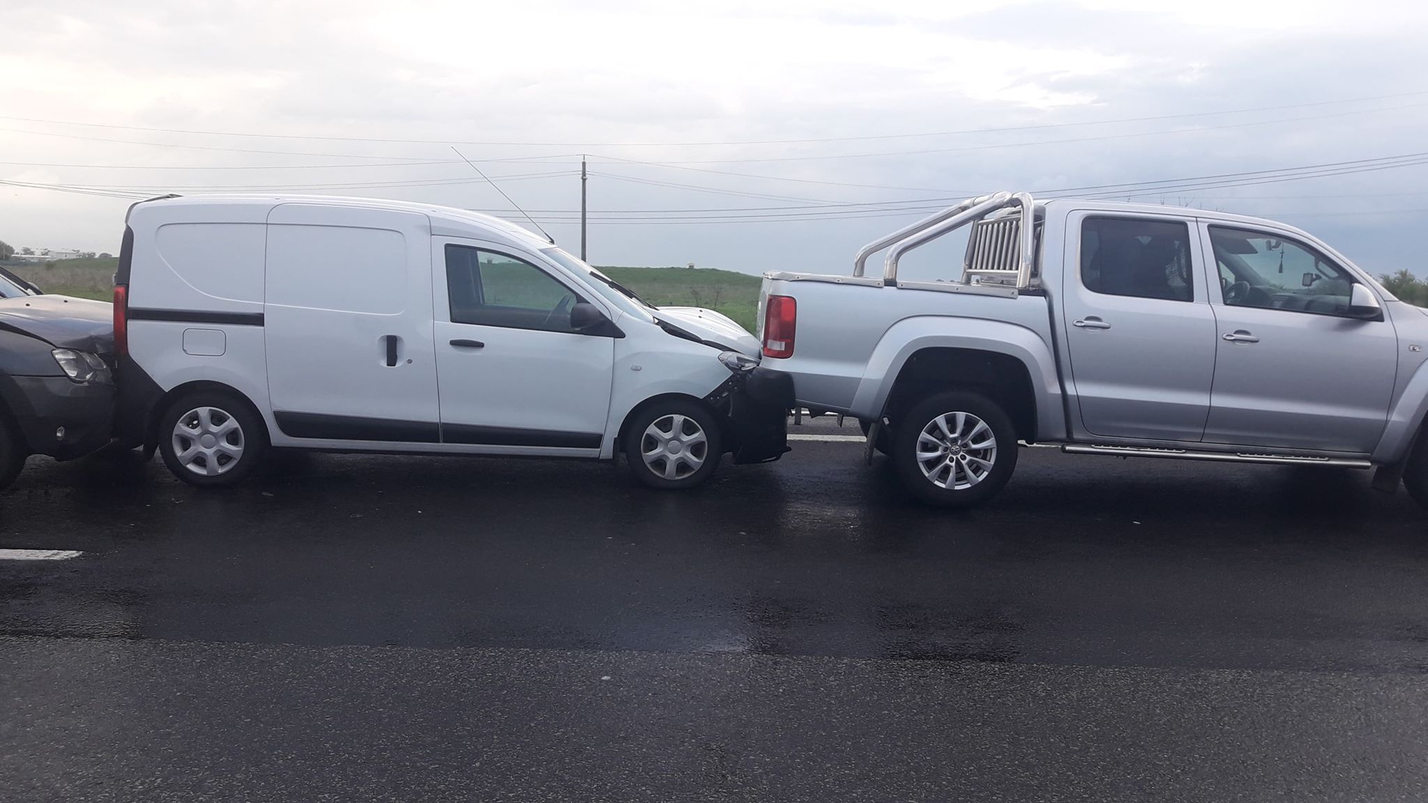 Un accident în care au fost implicate nouă mașini a avut loc pe autostrada București - Pitești. Un copil de trei ani a fost rănit