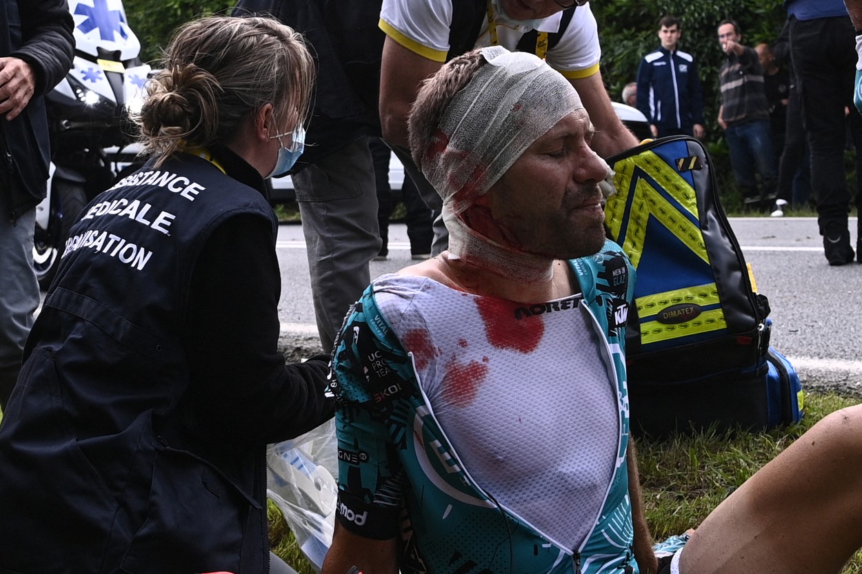 Turul Franței a debutat cu un accident în lanț în care au fost implicați zeci de cicliști