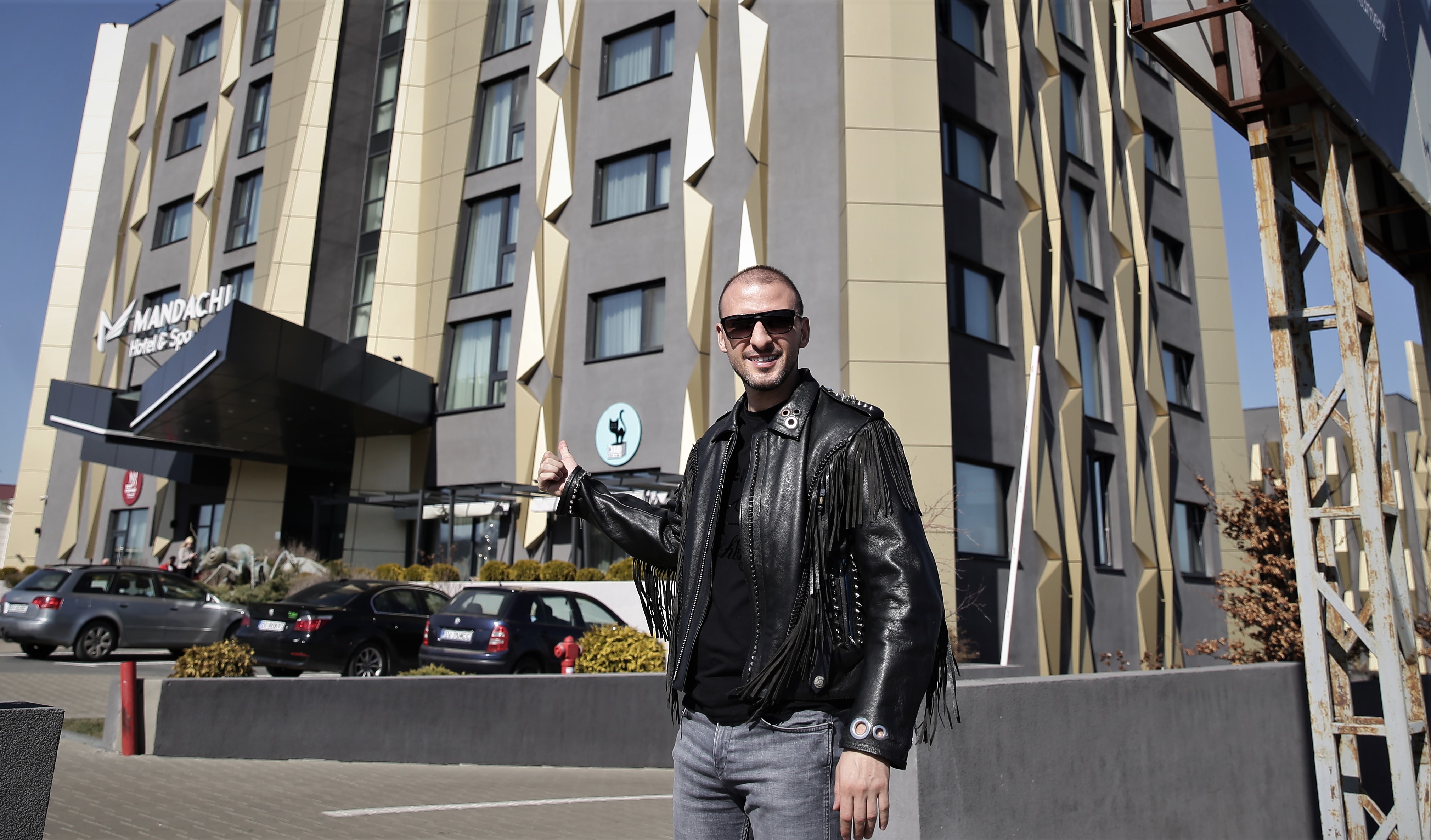 INTERVIU. „Vreau să facem un spital și o școală în Mariupol!”. Promisiunea suceveanului Ștefan Mandachi
