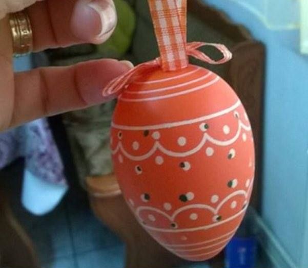 „Iepuraşul secret” a dăruit 1.001 ouă în tot satul | GALERIE FOTO