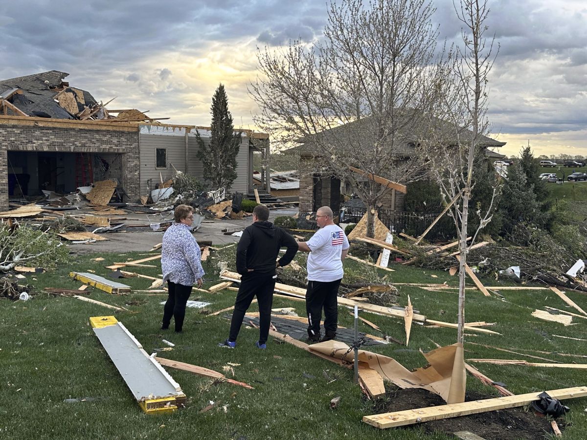 Zeci de tornade au măturat centrul SUA. 50 de milioane de oameni, încă sub amenințarea fenomenelor meteo extreme