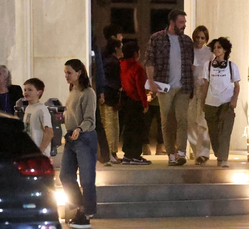 Fiica de 15 ani a lui Jennifer Garner și Ben Affleck și-a schimbat numele. S-a tuns scurt și poartă haine de băiat