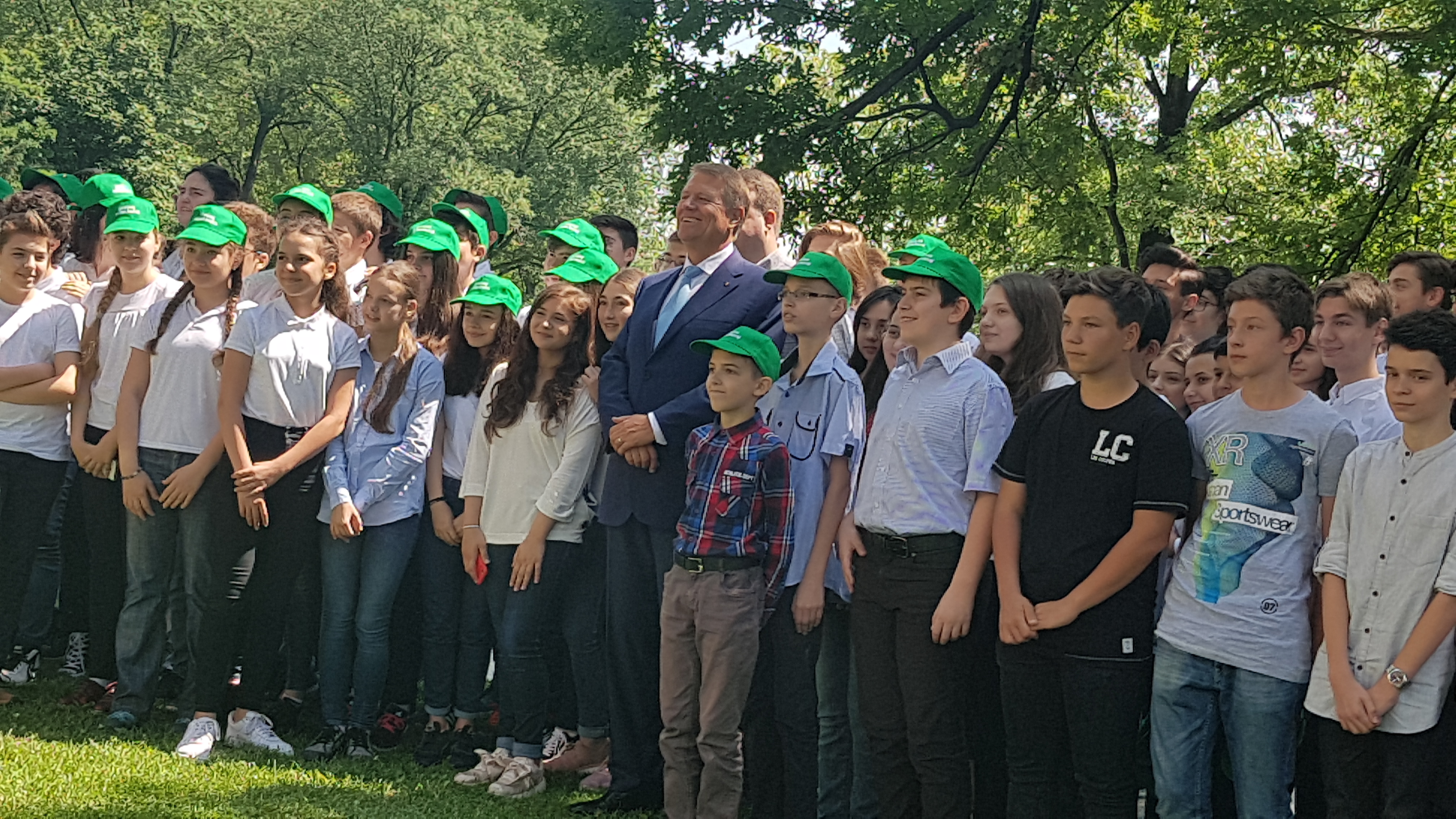 Președintele Iohannis a invitat elevii la Palatul Cotroceni, de Ziua Mediului; Au vizionat ”România Neîmblânzită” și au vorbit despre animale (FOTO)