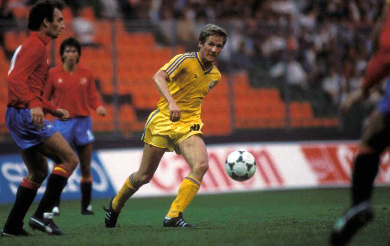 Cine a fost Mircea Lucescu. Imagini de arhivă cu căpitanul României la Mondialul din 1970, creatorul lui Dinamo de la finalul anilor '80 și unul dintre cei mai titrați antrenori din istorie