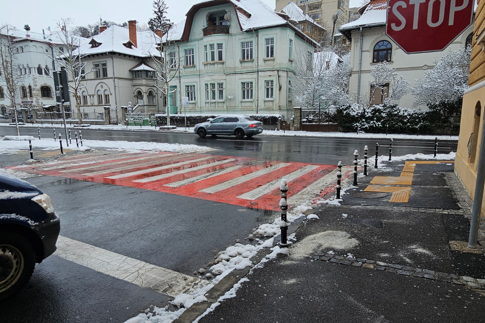 Iarna s-a întors la Brașov. Cum arată străzile după intervenția a zeci de utilaje de deszăpezire