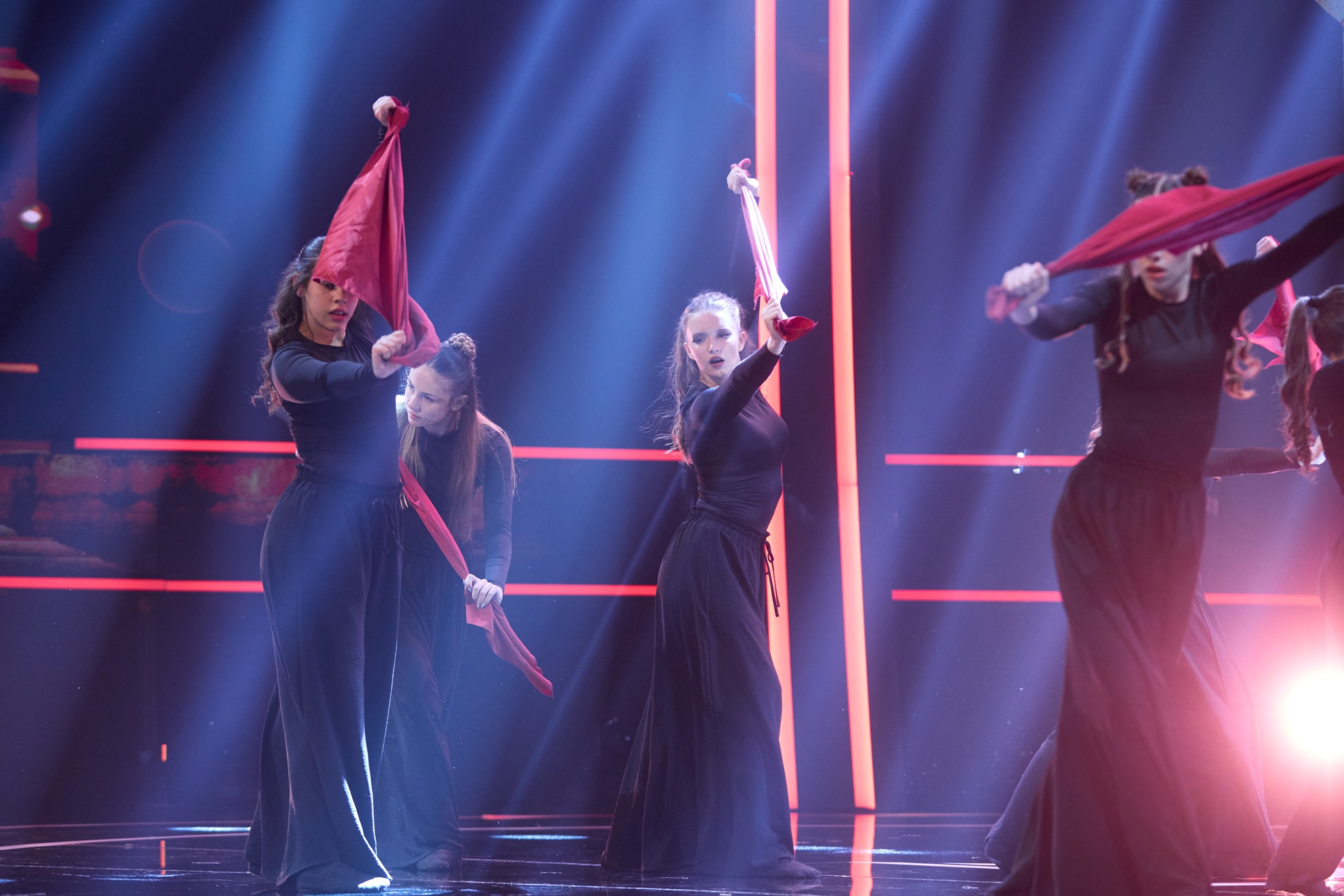 Cine sunt cele 12 adolescente din Târgu Mureș care au câștigat Românii au Talent 2026. Trupa Re-born a plecat acasă cu 130.000 de euro