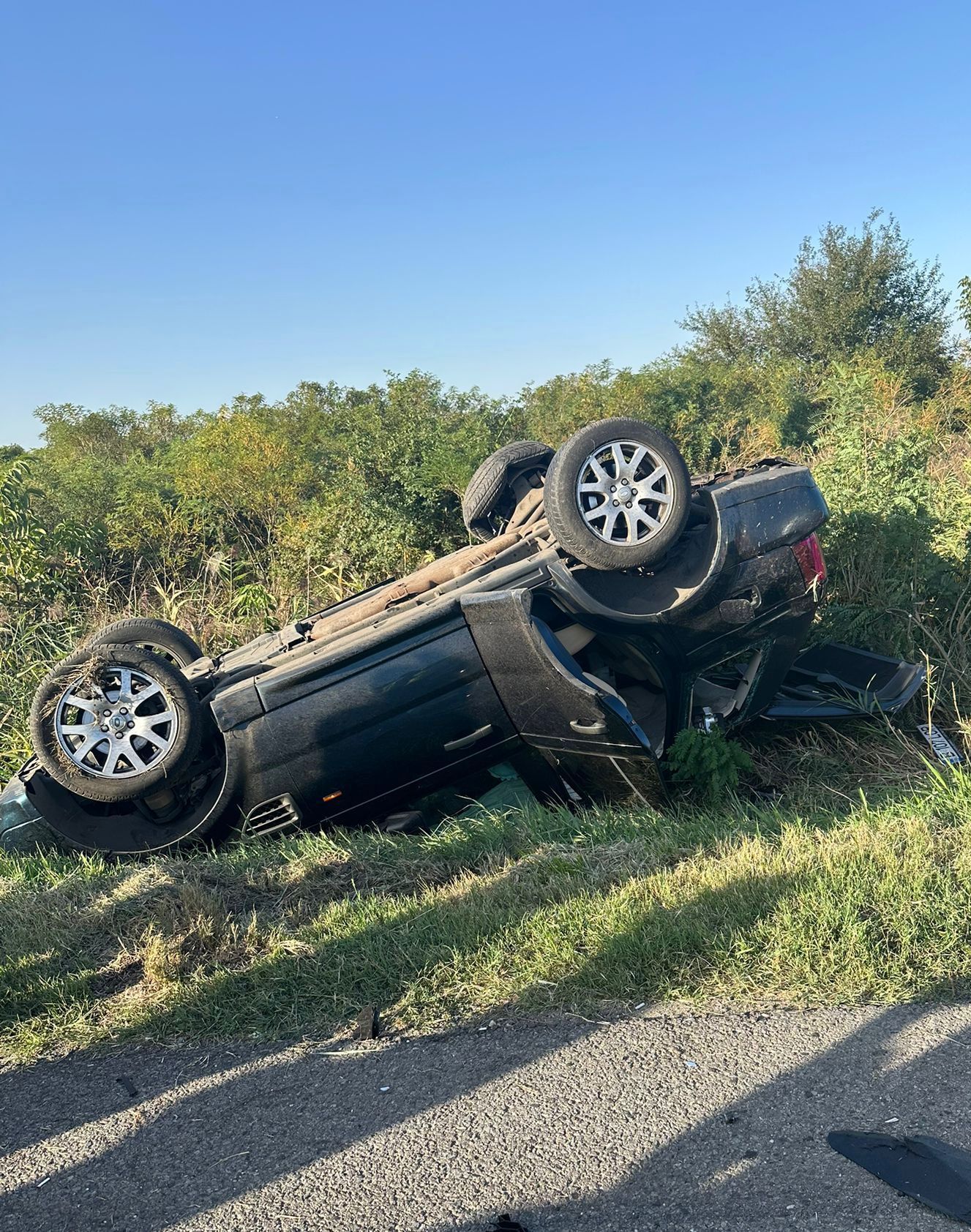 6 persoane, printre care doi copii, au ajuns la spital după un accident pe A1. O mașină s-a răsturnat