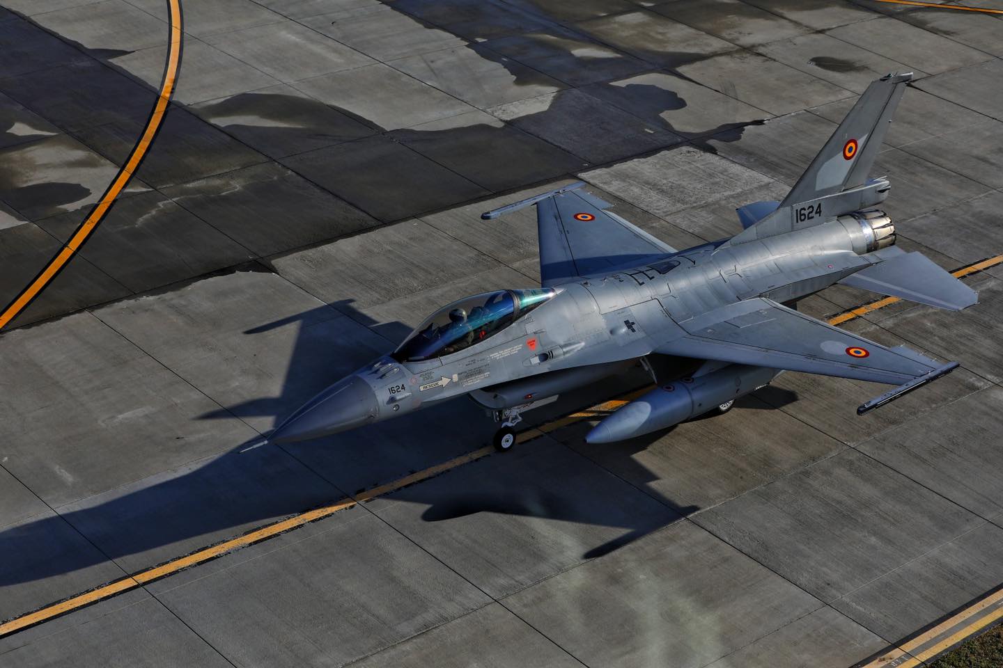 Primele trei avioane F-16 cumpărate din Norvegia au ajuns în România