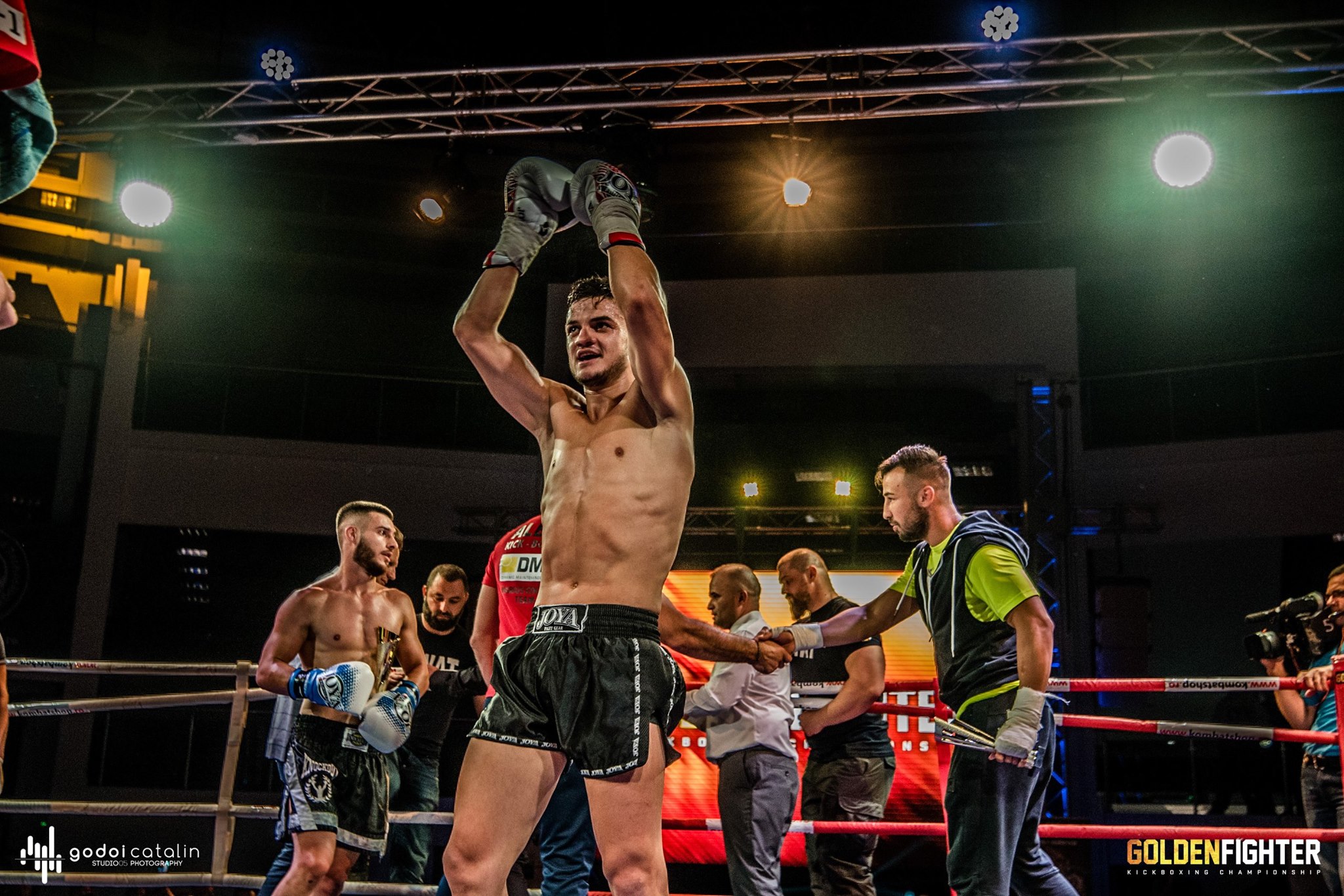 Meciuri spectaculoase la Golden Fighter Craiova. Centura intercontinentală WKU a fost câștigată de Adrian Mitu FOTO&VIDEO