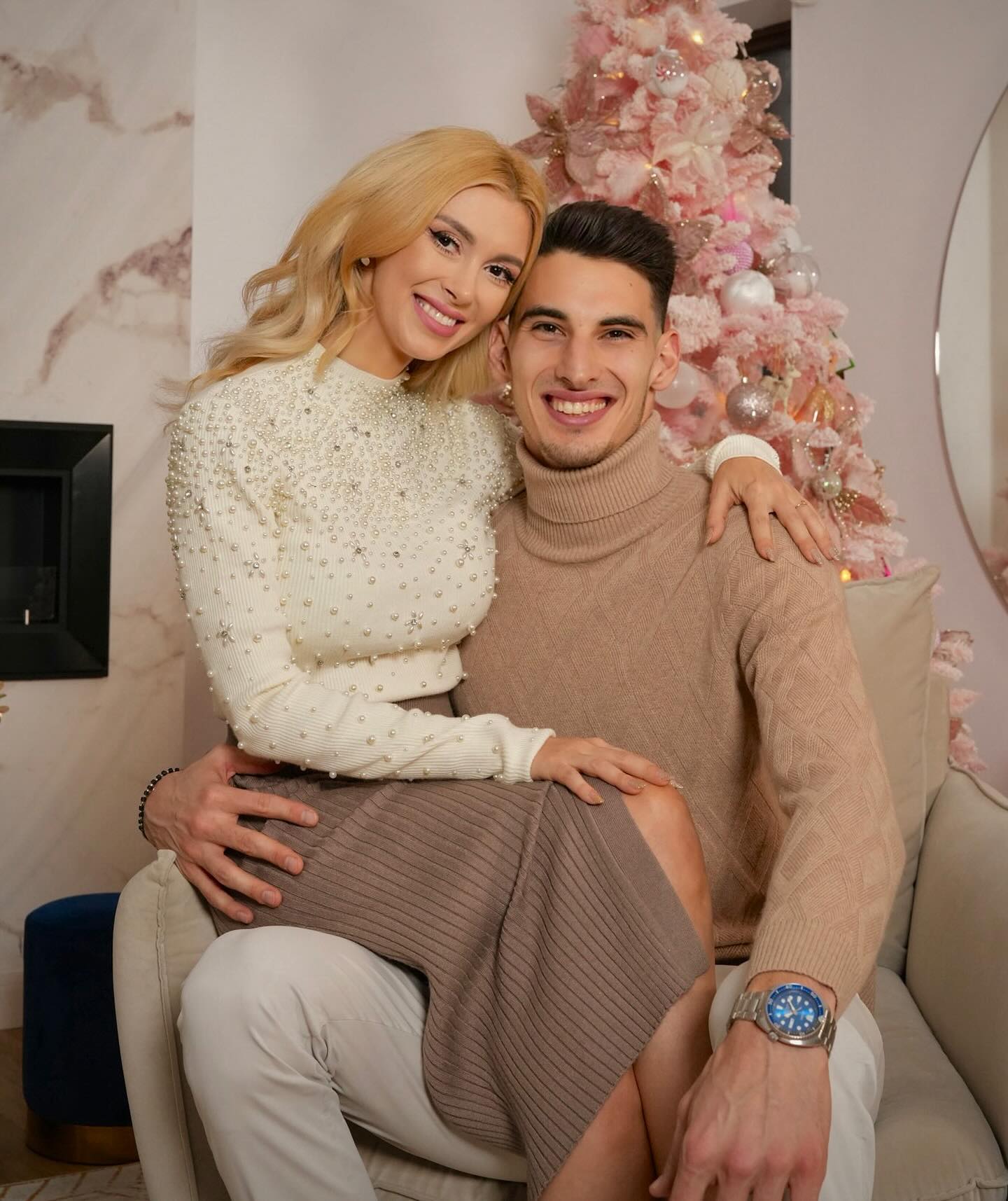 Explicația Andreei Bălan, care poartă numele de familie al lui Victor Cornea: „Uneori sunt soție”. Cei doi se află acum în Grecia