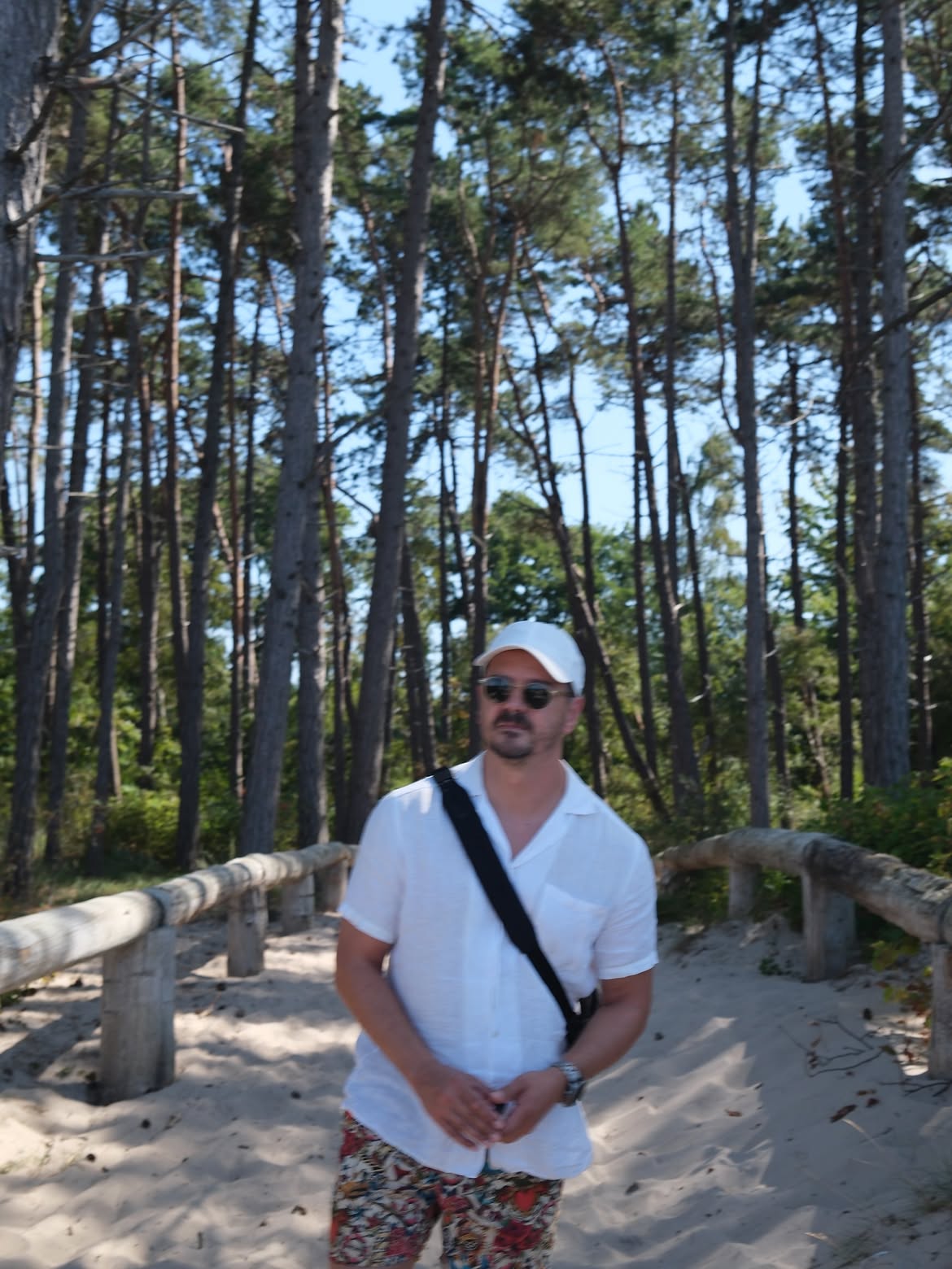 Cine sunt vedetele care au mers la plajă cu prosopul și mâncare la pachet: „Să scapi de gălăgia turismului de august”