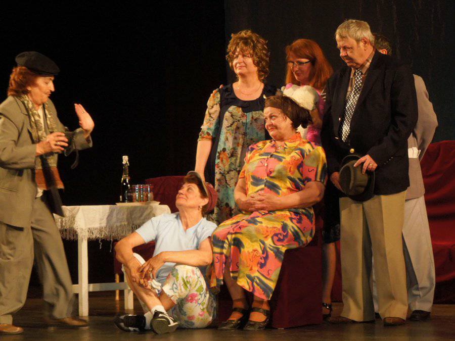 REPORTAJ/ S-au apucat de teatru abia la vârsta a treia. ”Cutezătorii”, trupa pensionarilor din Craiova