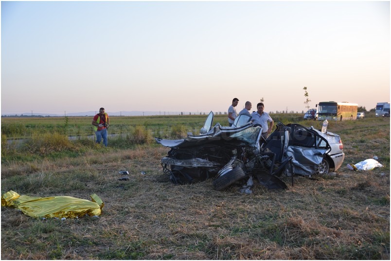UPDATE: Mamă și fiu, uciși într-un accident înfiorător în județul Buzău. Șoferul vinovat era băut
