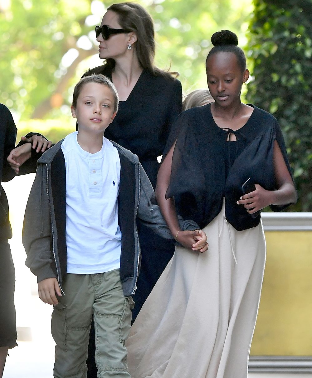 Fiica Angelinei Jolie și a lui Brad Pitt ar urma un tratament de schimbare de sex. Shiloh Jolie-Pitt are 12 ani