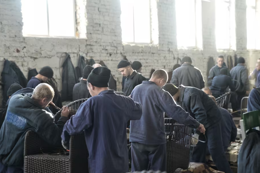 Șeful singurului penitenciar ucrainean pentru prizonierii ruși de război: „Dăm un «gras» de aici pe doi« uscați» de-ai noștri”