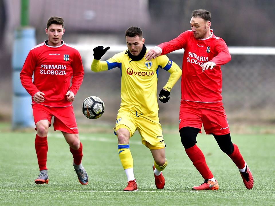 Radu Petrescu a revenit în arbitraj după operația pe creier! Ce meci a fluierat azi bucureșteanul și câte penalty-uri a acordat