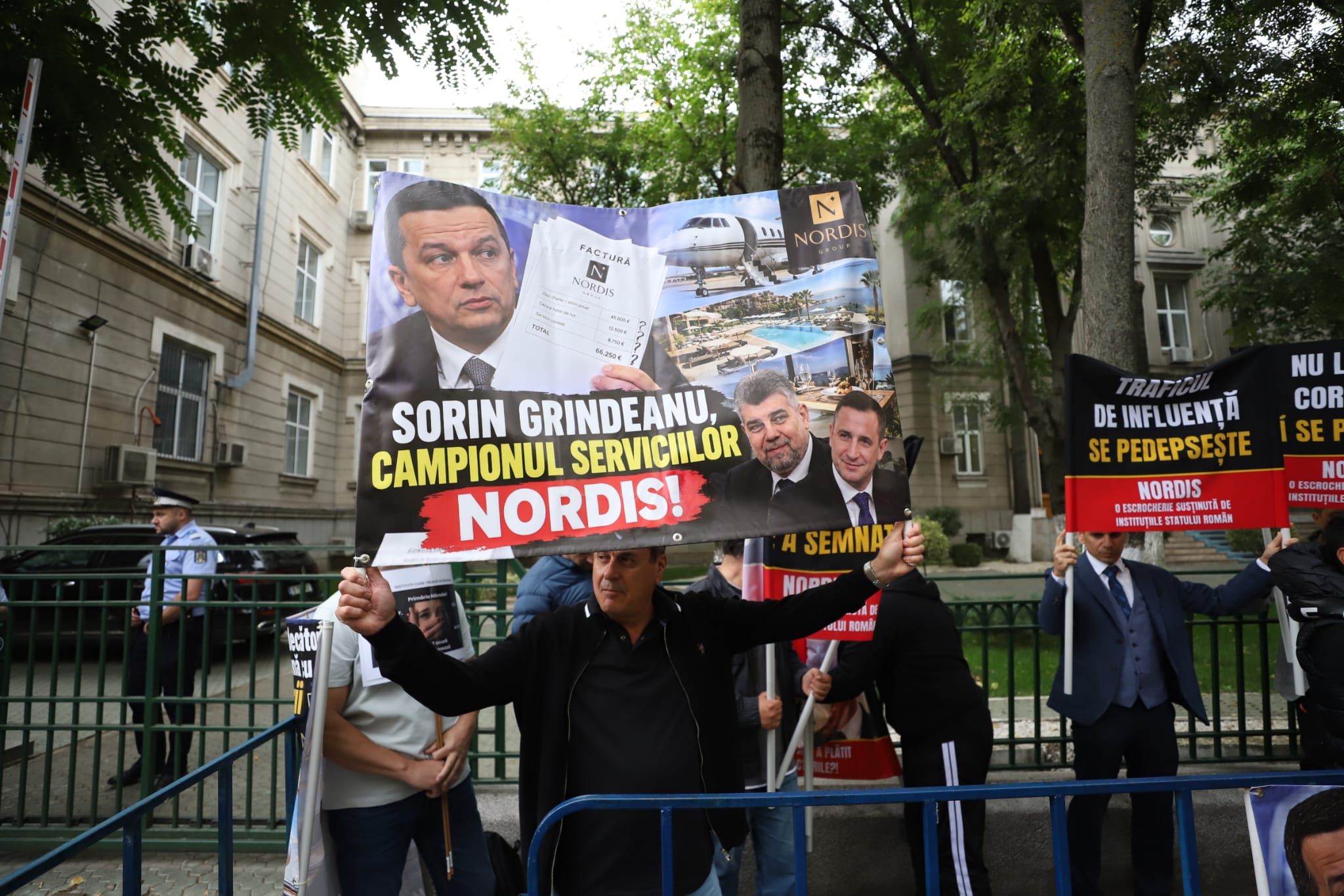 Păgubiții Nordis protestează în fața DNA