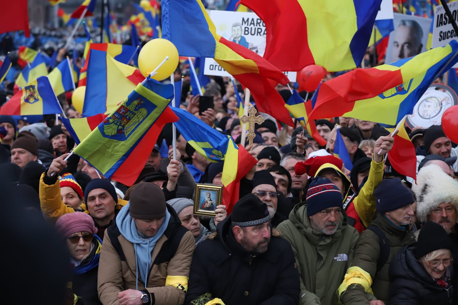 Străzi închise de poliție în ultima clipă în București, în timpul mitingului anunțat de AUR pe 1 martie