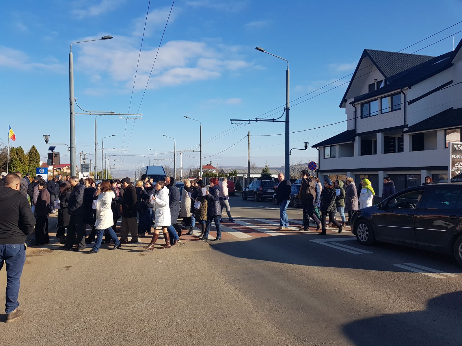 Angajații Protecției Copilului Vaslui au blocat activitatea nemulțumiți că nu și-au primit salariile. Pentru scurt timp, ei au blocat și DN24| FOTO&VIDEO