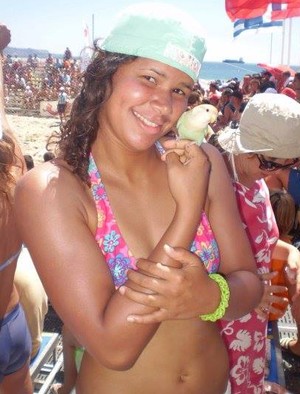 O cunoscută campioană din România și iubita ei se giugiulesc la piscină. A recunoscut că e lesbiană! FOTO HOT EXCLUSIV