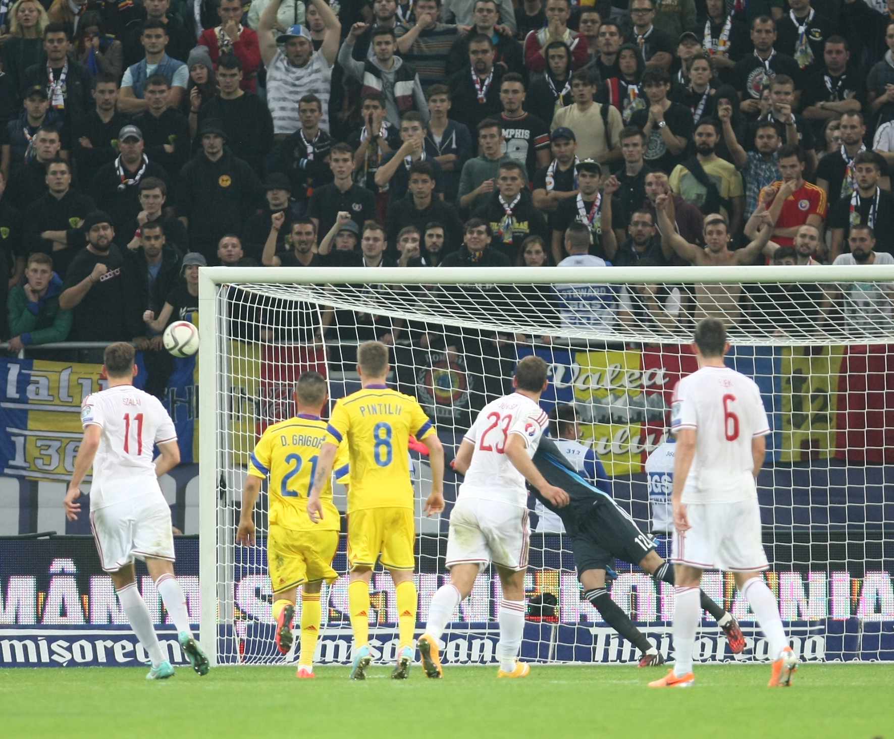 LIVE BLOG / FOTO&VIDEO. MECIUL ANULUI, ROMÂNIA - UNGARIA 1-1