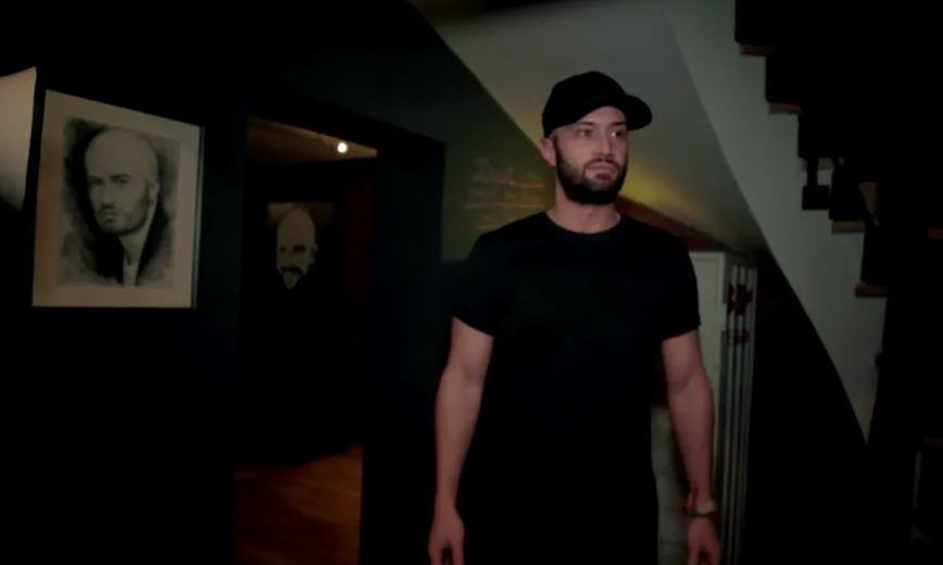 Imagini din apartamentul lui Mihai Bendeac. Cât a costat locuința actorului: „Este pe două niveluri, este duplex”