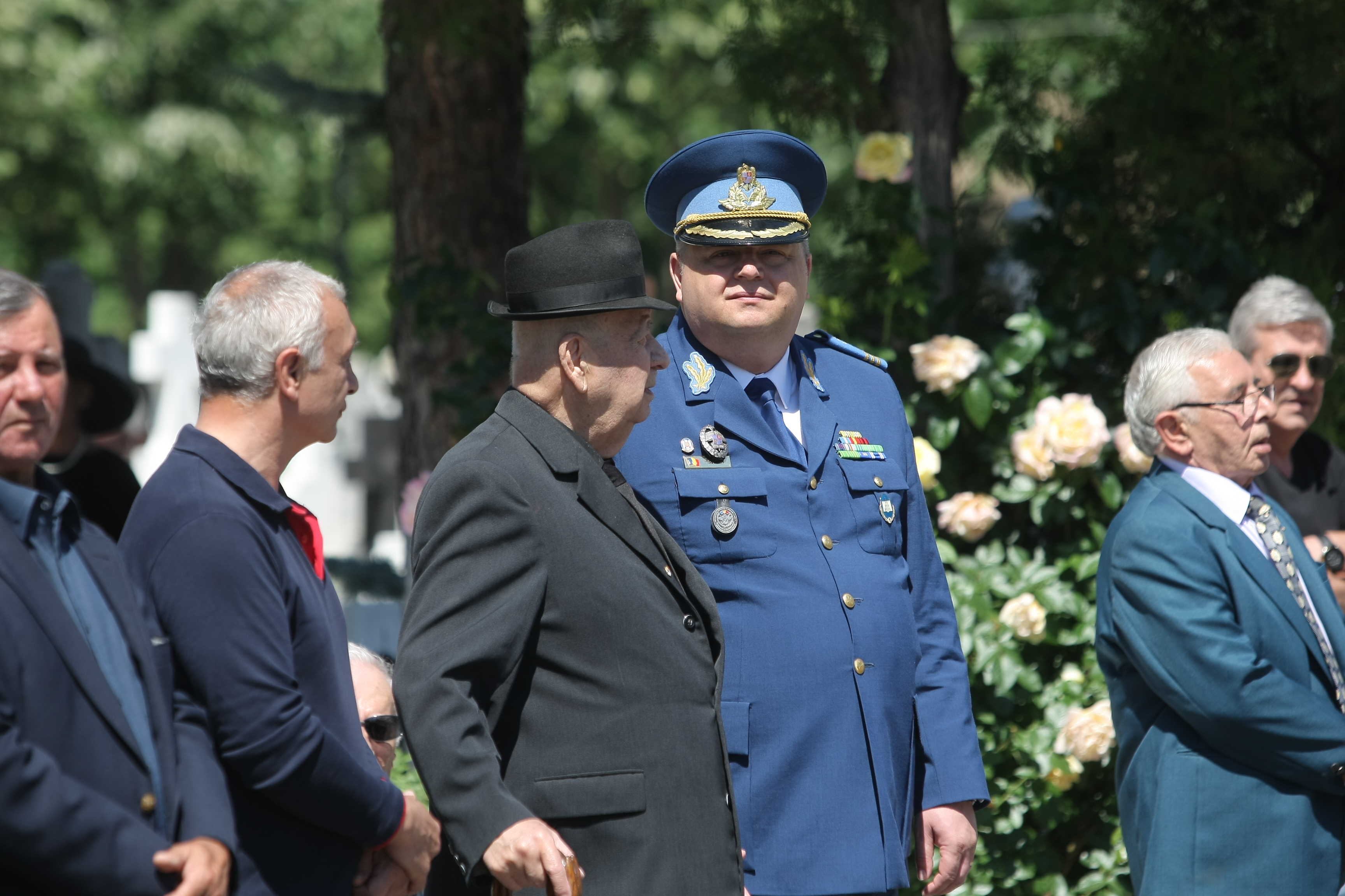 GALERIE FOTO&VIDEO/ Cristian Țopescu, înmormântat cu onoruri militare, la Cimitirul Ghencea Militar din București