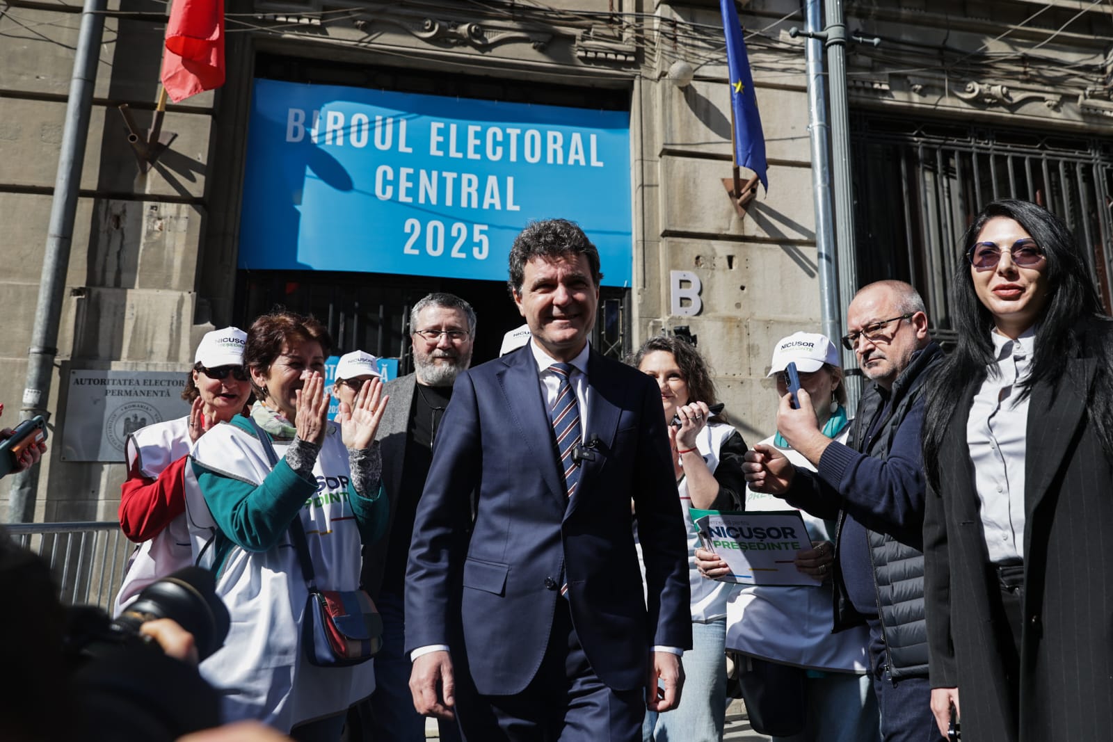 Nicușor Dan și-a depus candidatura la alegerile prezidențiale: „Vocea oamenilor se va auzi mult mai mult”