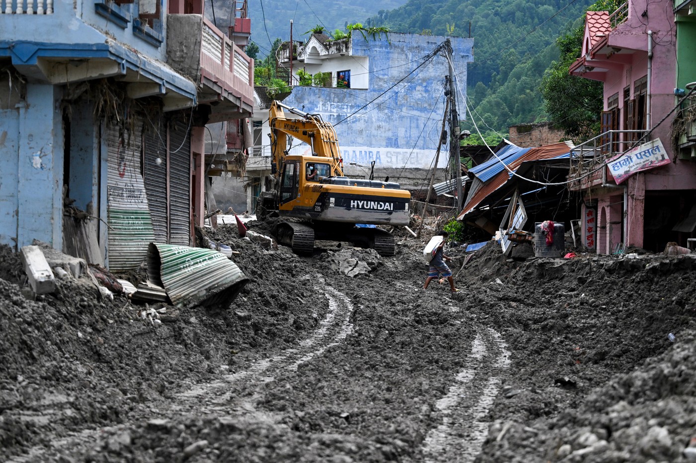 903 morți și 4.247 de dispăruți după viitura din Nepal. 933 de muncitori sunt încă căutați în tunelurile hidrocentralelor