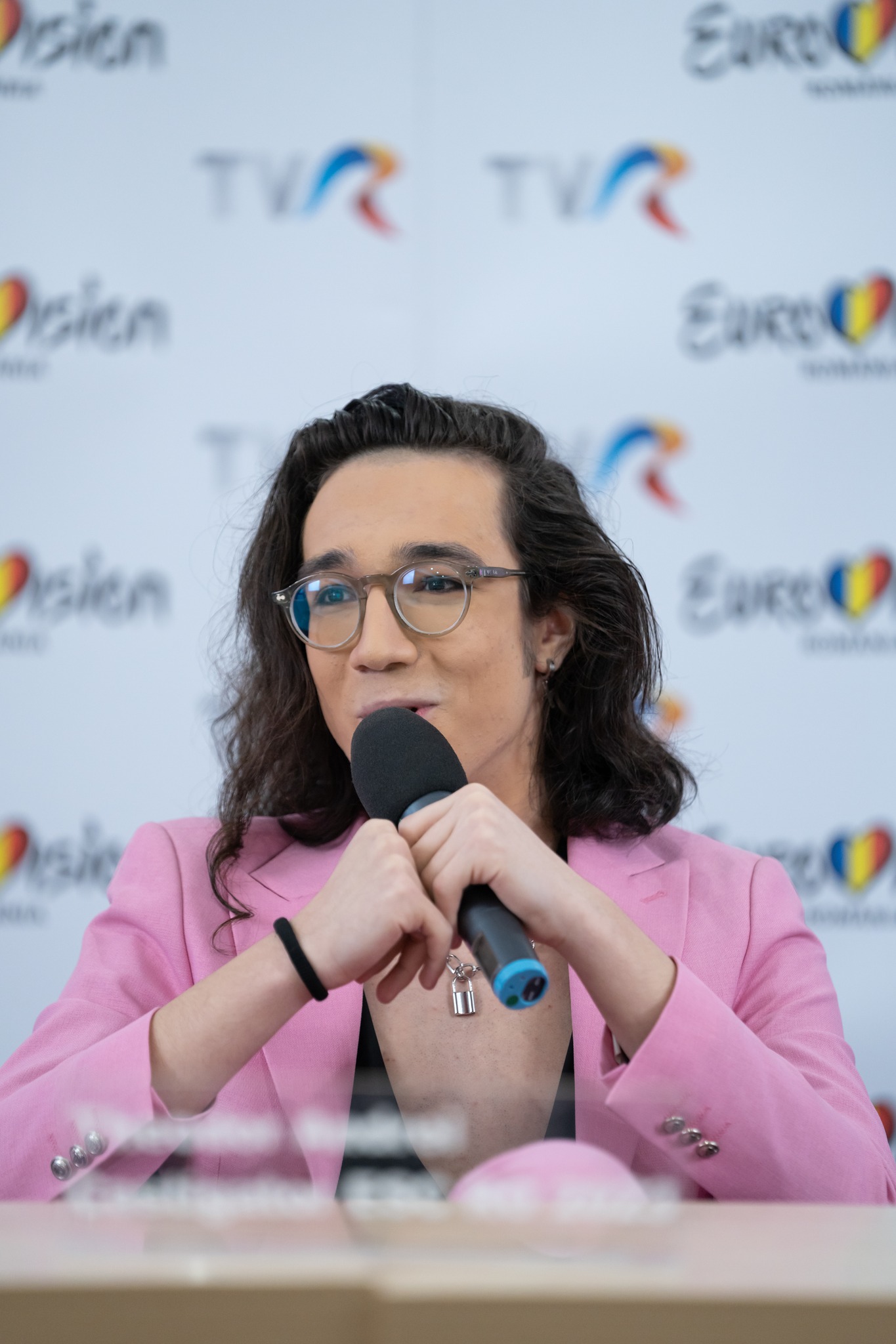 Cine e Theodor Andrei, reprezentantul României la Eurovision 2023. Tânărul are peste 100 de melodii compuse