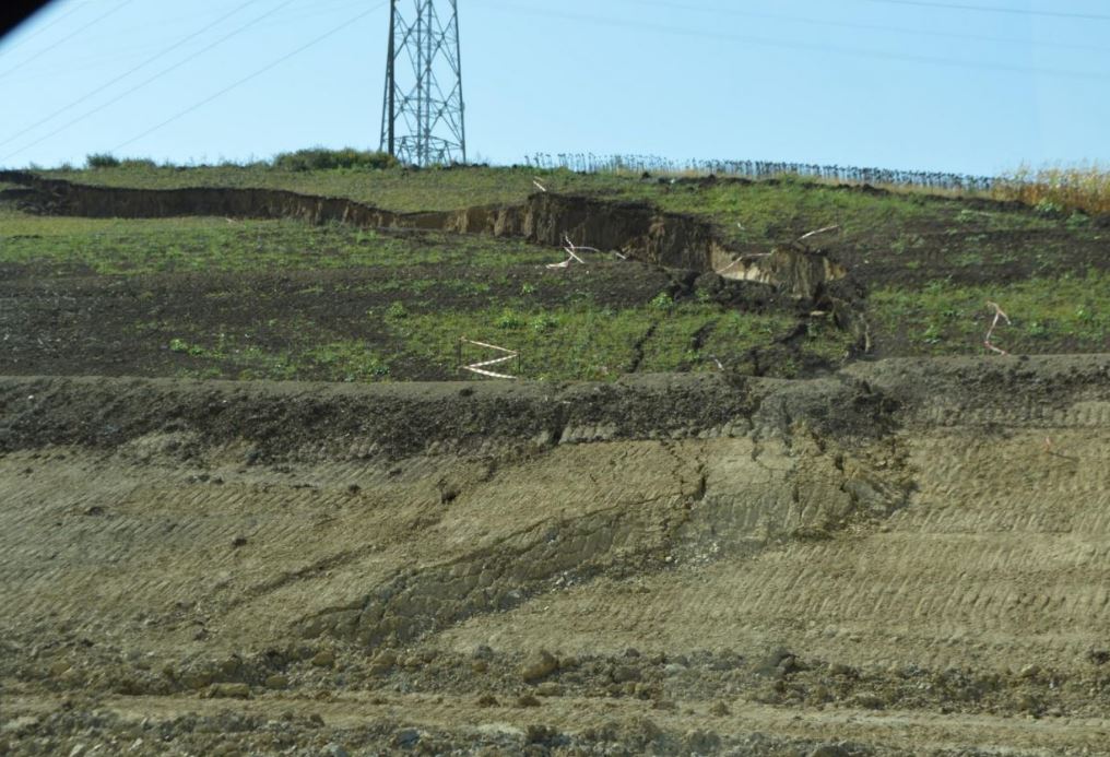 Alunecare de teren pe Autostrada Sebeș-Turda. Inaugurarea drumului, pusă sub semnul întrebării | VIDEO