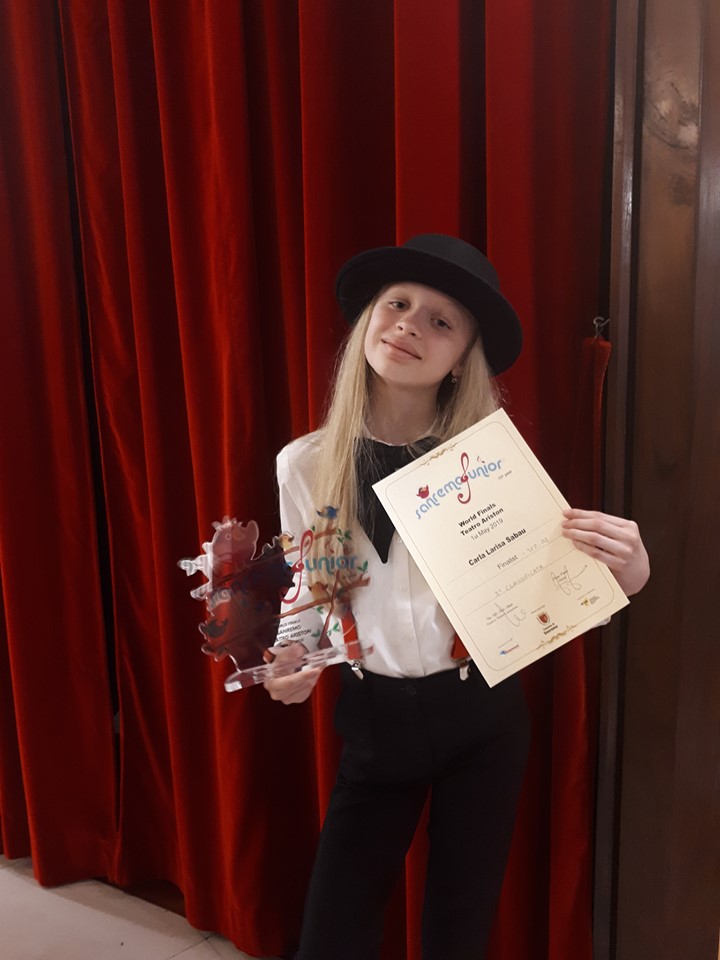 O fetiță din România, premiată la Festivalul San Remo Junior. A impresionat cu o melodie din repertoriul lui Charles Aznavour | FOTO & VIDEO