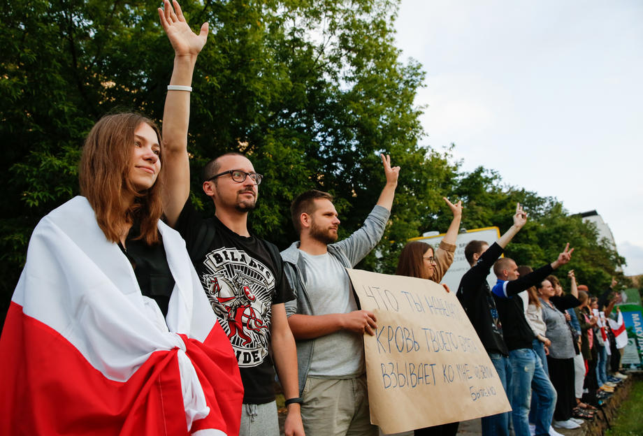 Noi proteste în Belarus | Lanț uman de 13 km, până la închisoarea în care au fost bătuți protestatarii care se opun regimului Lukașenko