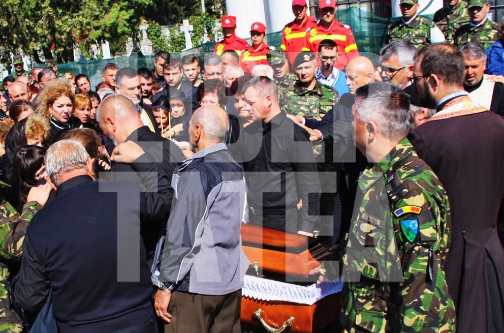 VIDEO&FOTO/ Mădălin Stoica, militarul mort în Afganistan, înmormântat cu onoruri militare la Buzău