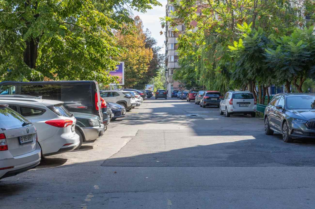 Ciprian Ciucu a mers 7 kilometri pe jos în București și l-a sunat pe primarul Vlad Popescu Piedone: „Nu vom mai avea trotuare pline de mașini în centru”