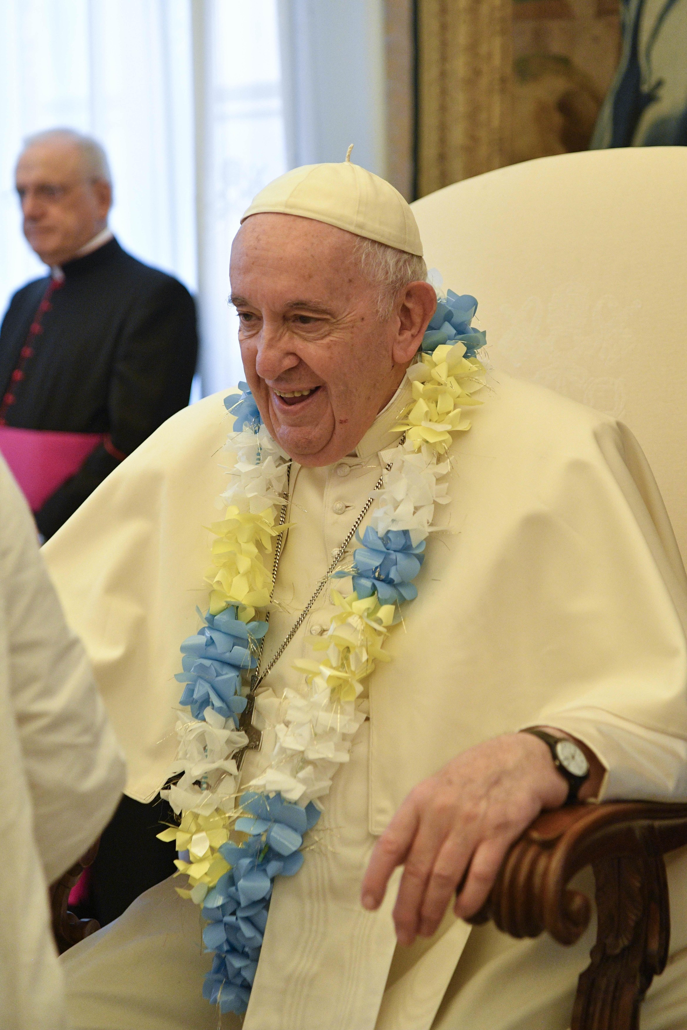 Papa Francisc a sărutat mâna unui bărbat fără adăpost, în ziua când a împlinit 86 de ani