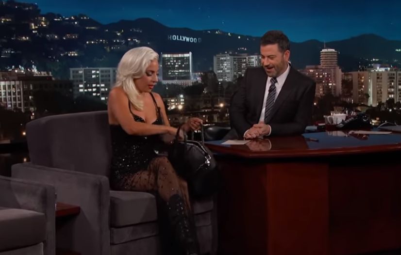Nu și-a putut lua ochii de la posteriorul lui Lady Gaga! Prezentator TV, fermecat de "dotările" artistei | FOTO