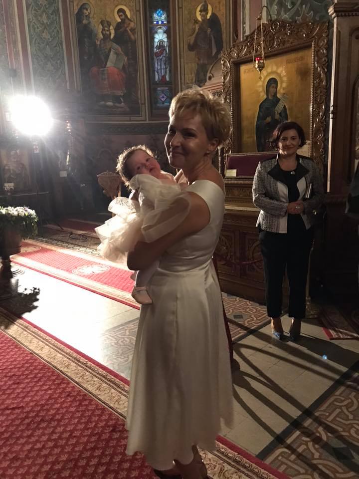 Dana Grecu și-a botezat fetița. Primele imagini de la creștinarea micuței | FOTO