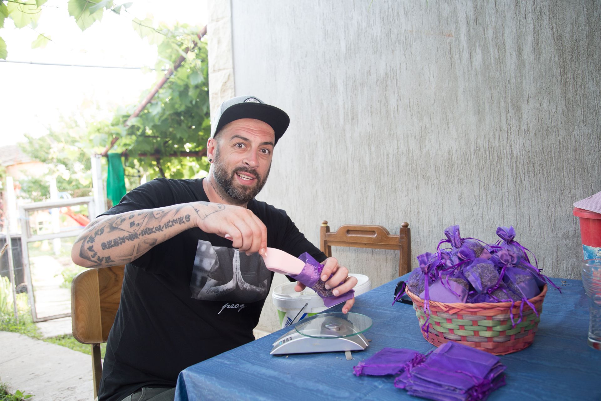Nea Mărin îl desemnează pe CRBL responsabil în locul său. ”M-a sunat fiica mea și mi-a zis că nu se poate descurca fără mine” " FOTO