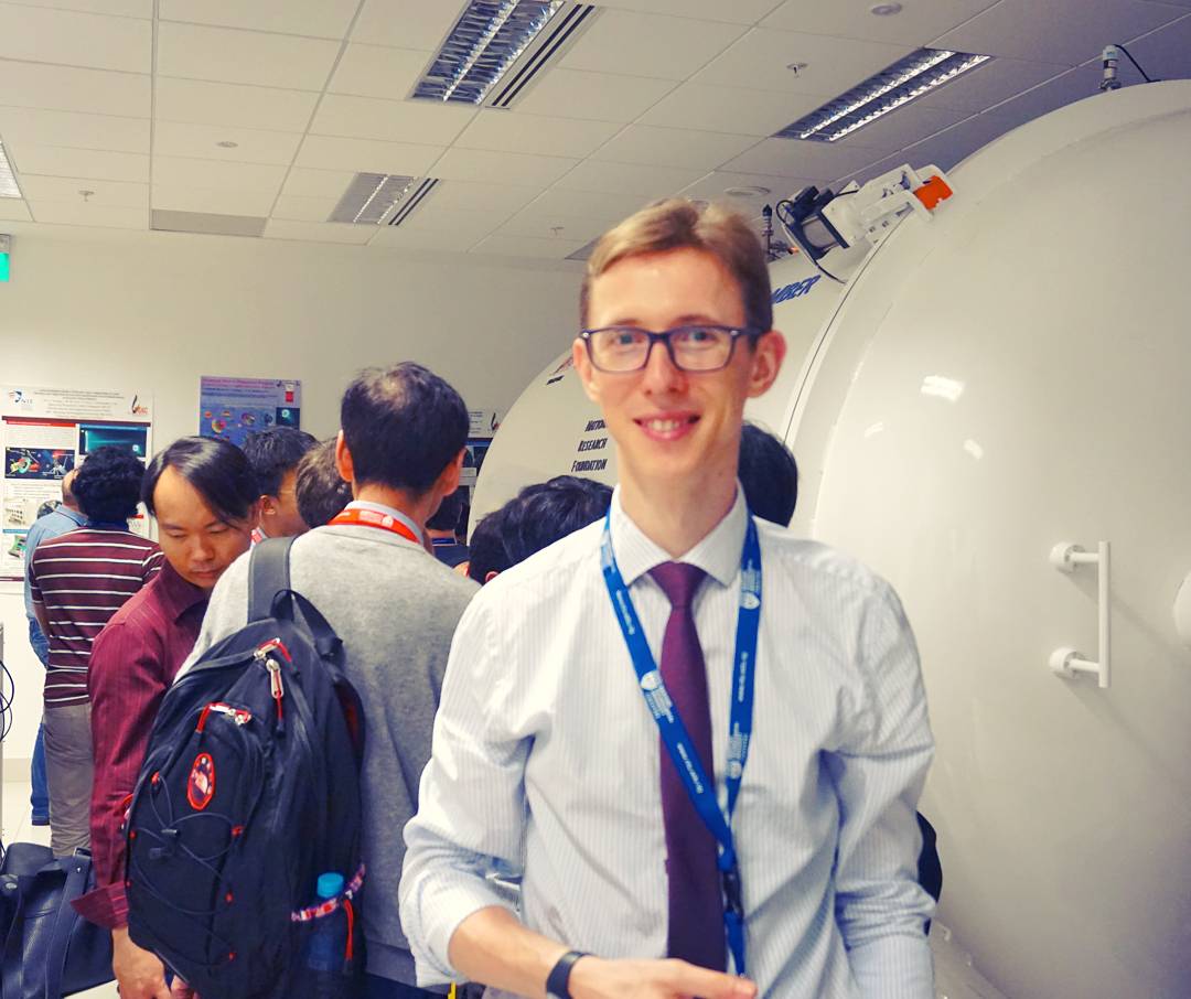 Șapte țări în 6 ani, de dragul cercetării. Românul care face propulsoare spațiale în Singapore: „Nu am fost un copil excepțional, dar am muncit mult”