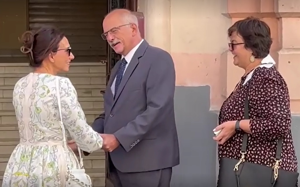 Ținuta purtată de Carmen Iohannis la vizita oficială în Germania alături de Klaus Iohannis. A ales un creator de modă român