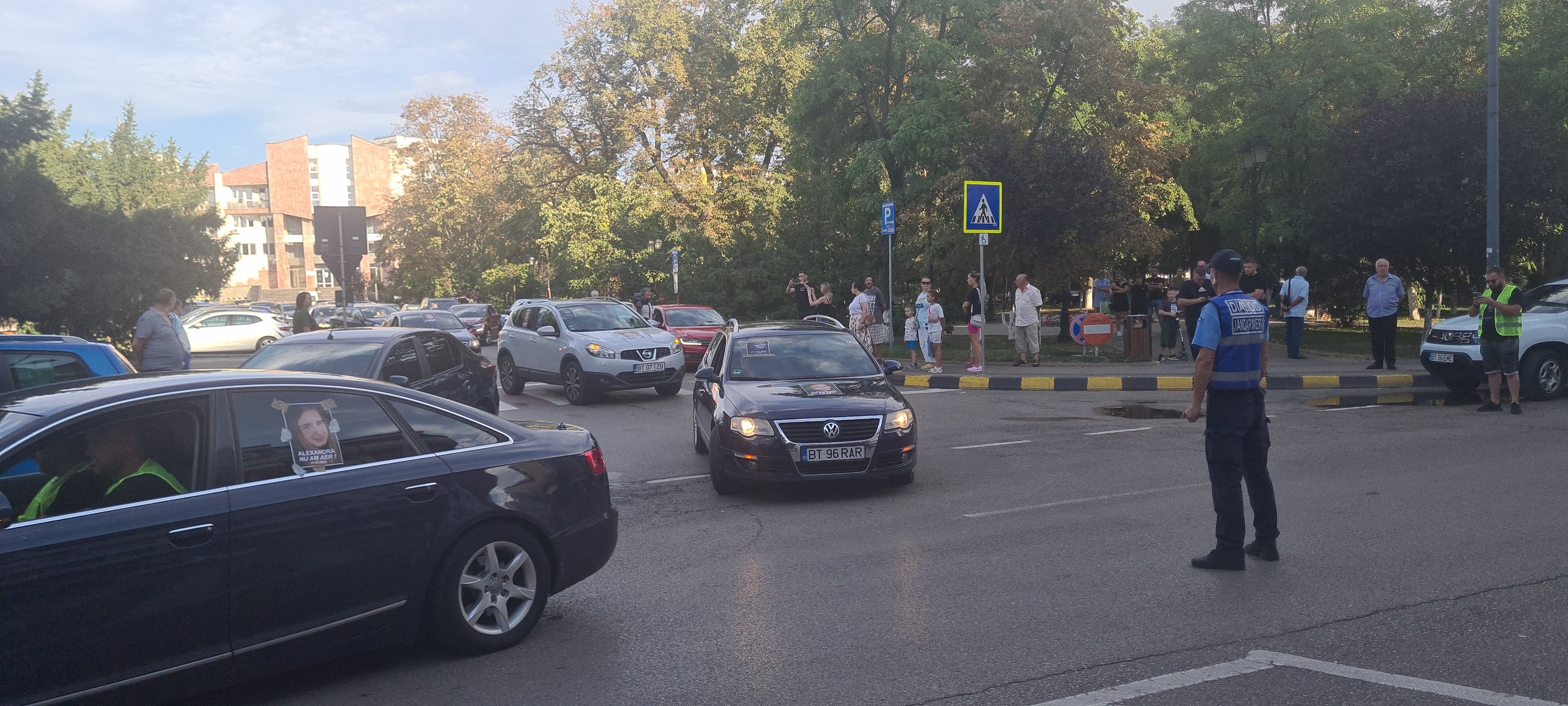 REPORTAJ. „Nici noi nu mai avem aer!” Botoșaniul fierbe și cere ca toți românii să se alăture protestelor, ca să nu se mai repete ce i s-a întâmplat Alexandrei