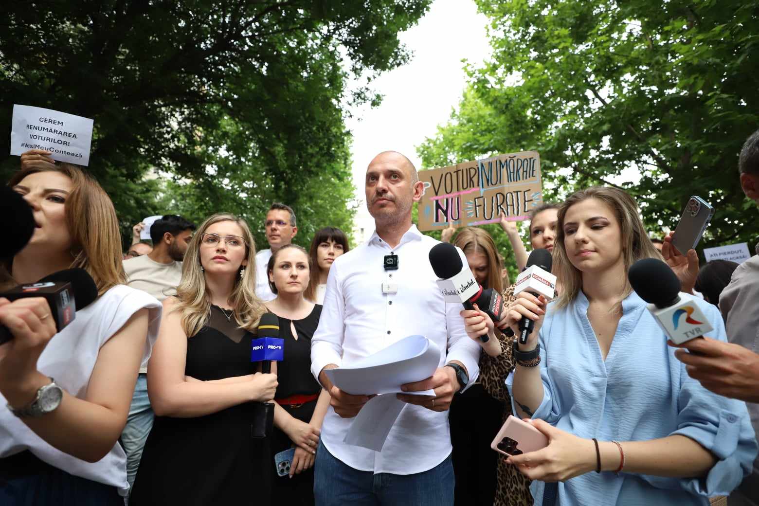 BEM a decis renumărarea voturilor la secția 352. Primarul Radu Mihaiu: „Există dovezi clare că au fost daţi bani de către candidatul PSD pentru cumpărarea de voturi”
