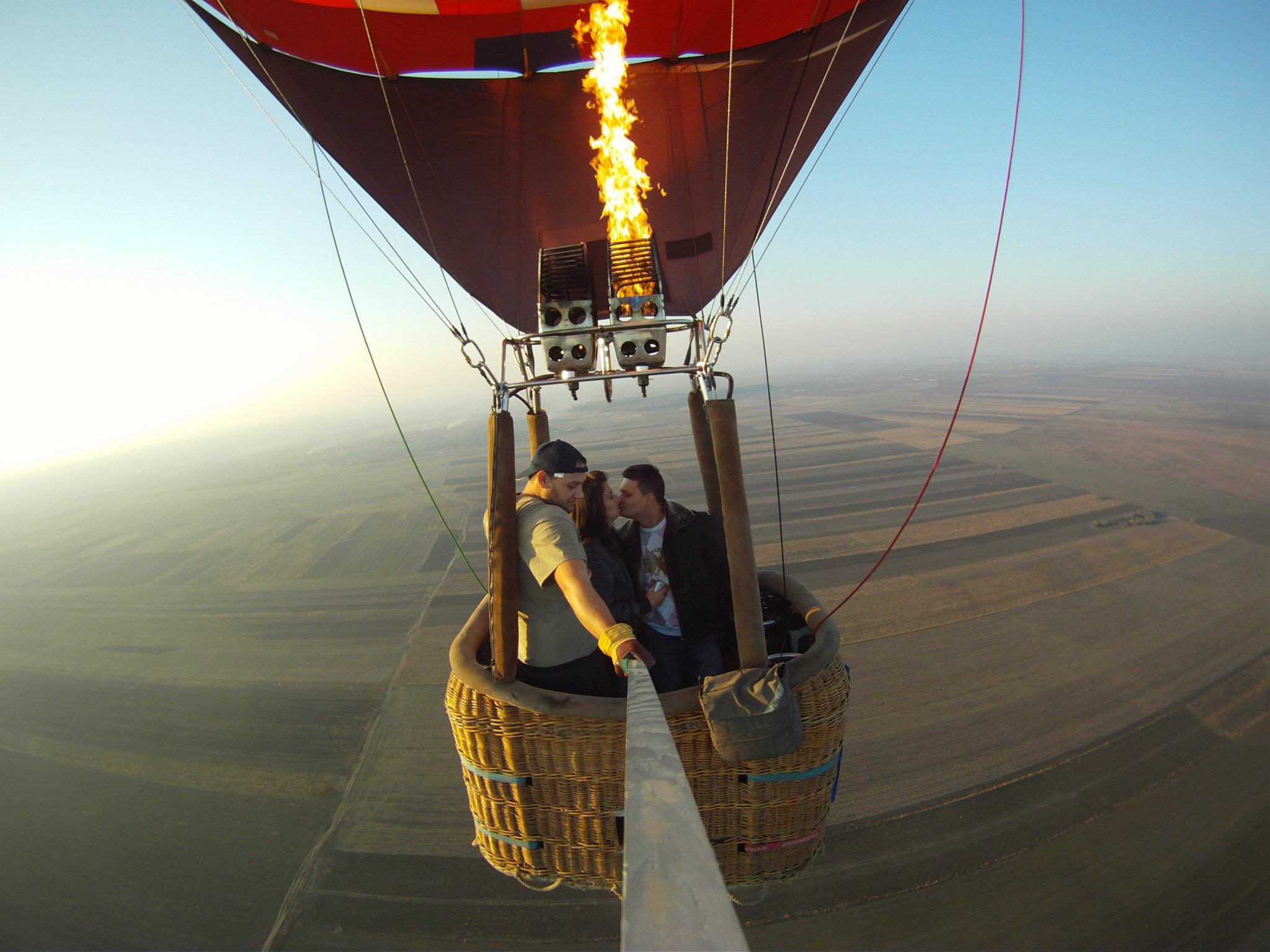 REPORTAJ/Zborul cu balonul cu aer cald, o modă și în România. Cum să simți vântul la înălțime și să admiri peisaje de vis-FOTO